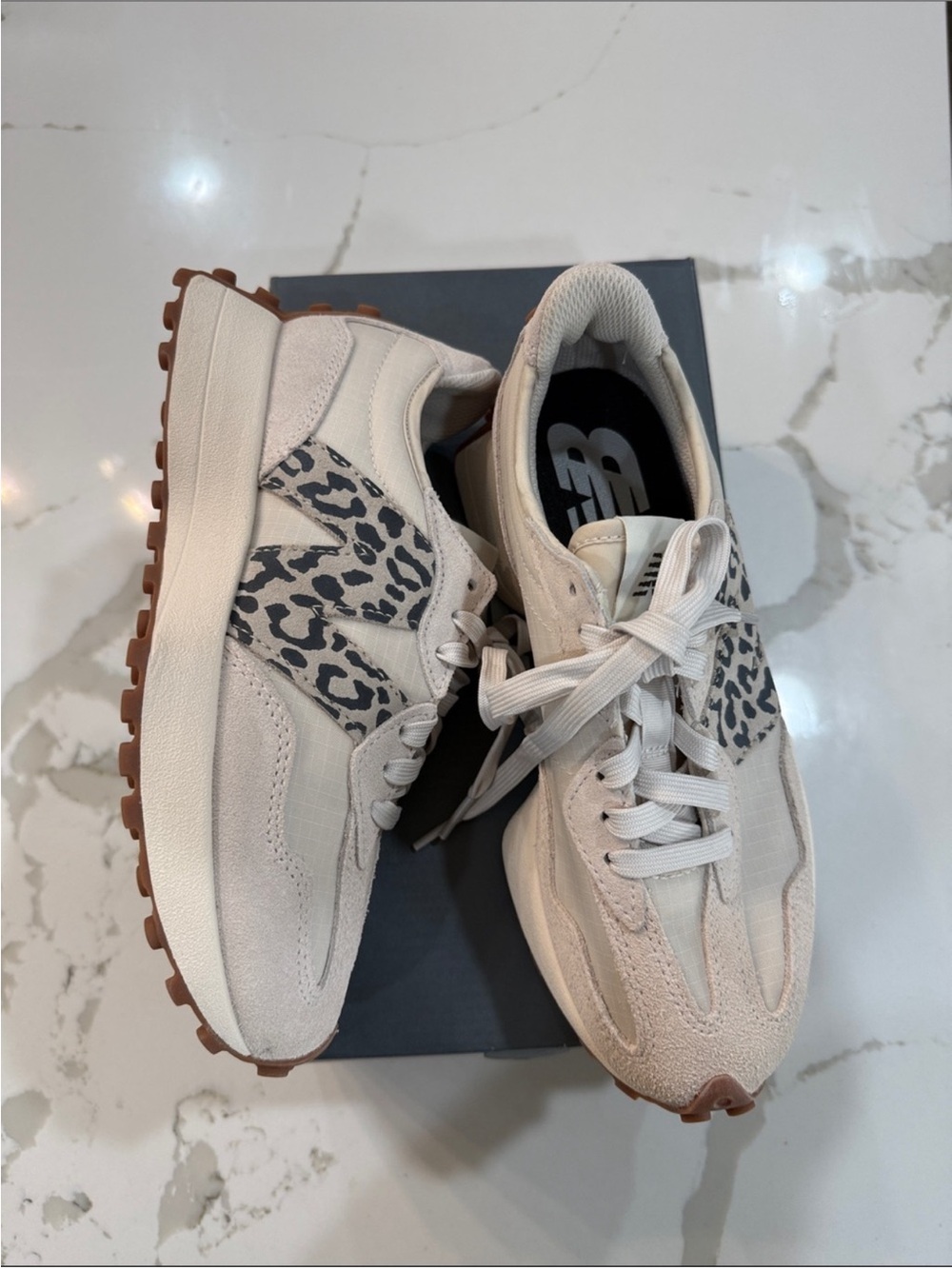 New Balance Women's 327